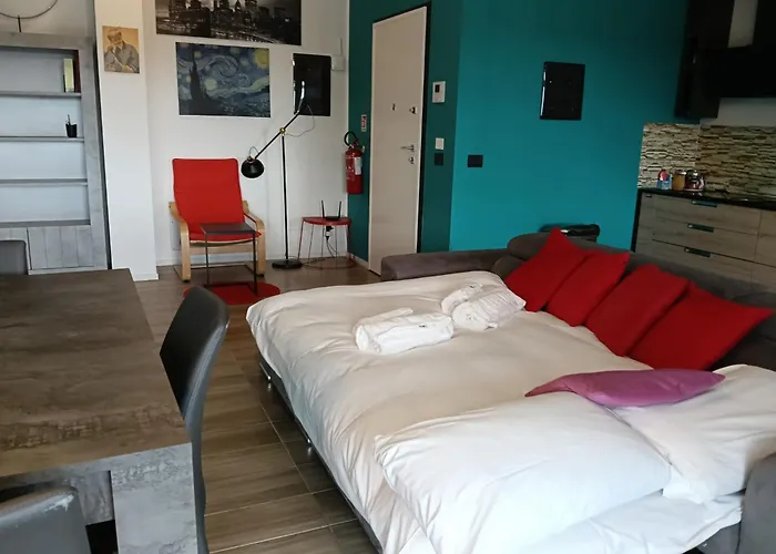 Kind Park - Sleek Apartment With Terrace & Parking