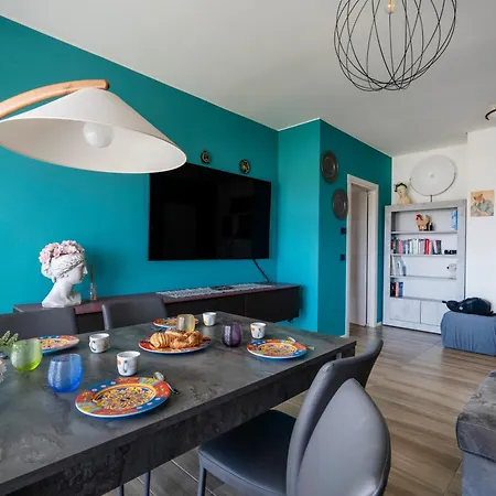 Kind Park - Sleek Apartment With Terrace & Parking Bari Exterior photo