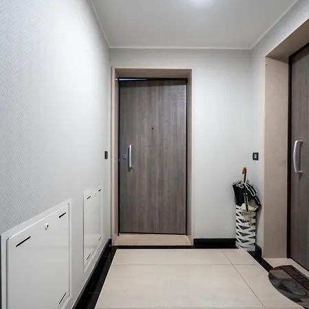Kind Park - Sleek Apartment With Terrace & Parking Bari Exterior photo