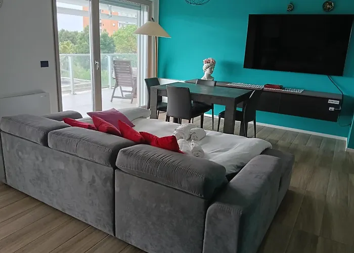 Kind Park - Sleek Apartment With Terrace & Parking