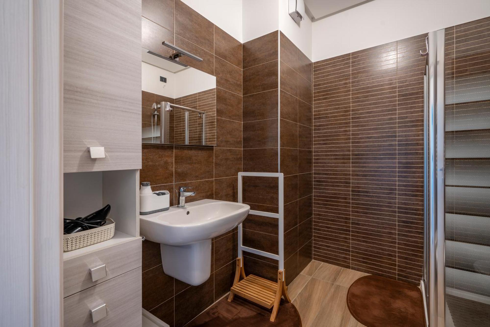 Kind Park - Sleek With Terrace & Parking Apartment Bari