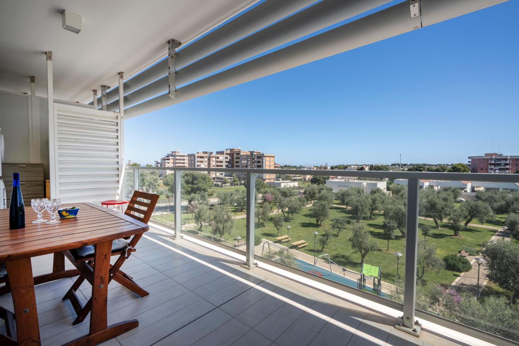 Kind Park - Sleek With Terrace & Parking Apartment